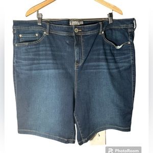 Torrid  Women's Size 24 mid Fit Denim Shorts.